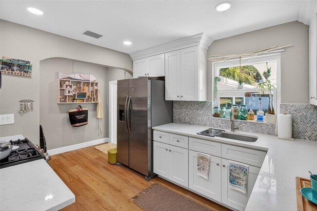 Building Photo - 741 Lantana Ave