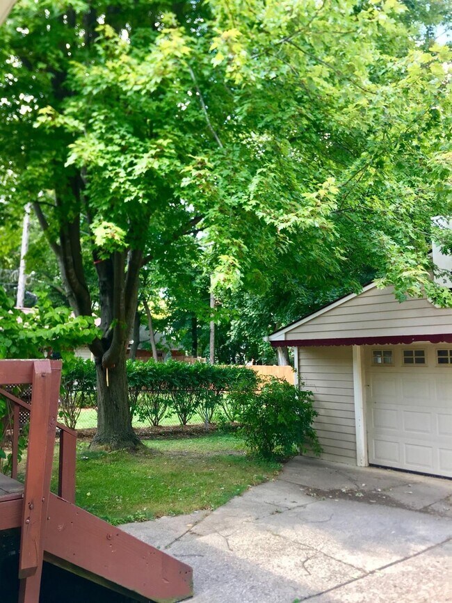 2395 Oak Valley Dr 2395 Oak Valley Dr Ann Arbor MI 48103 Apartment