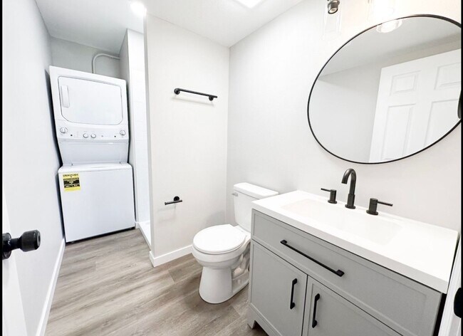 Building Photo - 2008 Juniper Dr