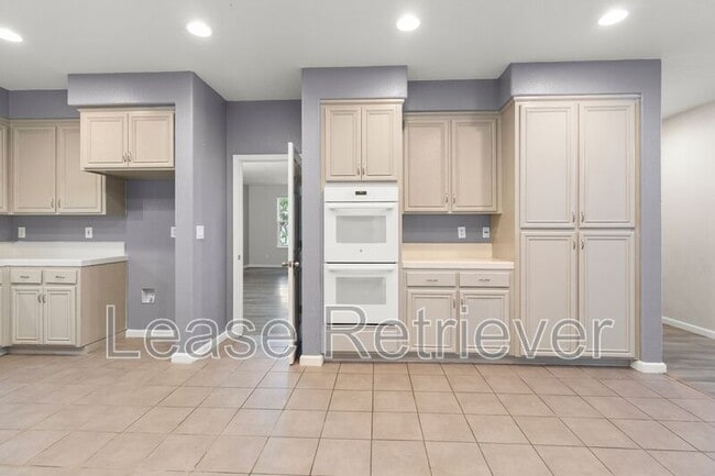 Building Photo - 4244 Lindsey Ln