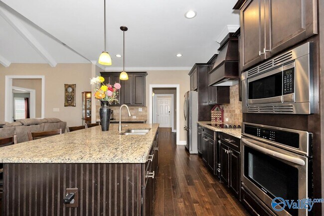 Building Photo - 216 SW Winterbranch Rd