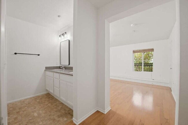 Building Photo - 2175 Caminito Leonzio