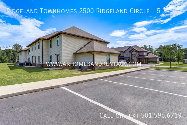 Building Photo - Ridgeland Townhomes | 2 Bed | 2.5 Bath