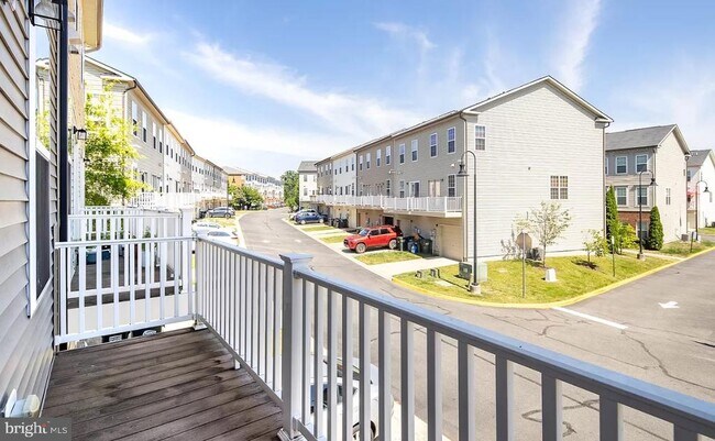 Building Photo - 15393 Rosemont Manor Dr