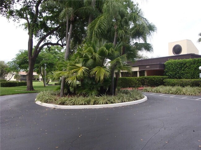 Building Photo - 2035 SW 15th St