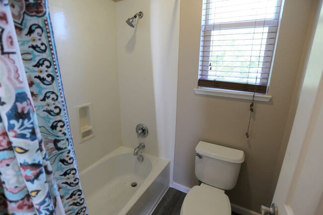 Building Photo - Gorgeous Home located in the heart of Patt...