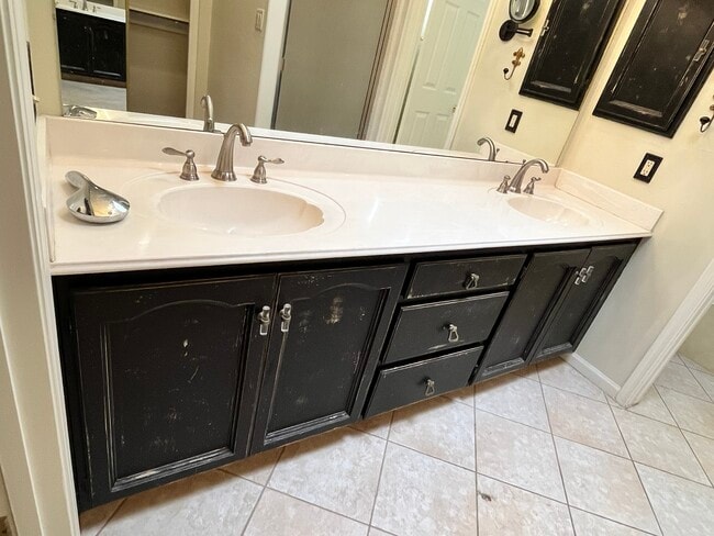 Building Photo - 7955 E Chaparral Rd