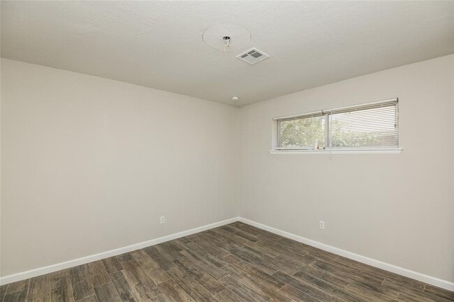 Building Photo - 5713 NW 33rd St