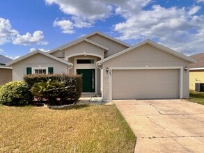 Building Photo - Spacious Three-Bedroom Home in Savannah Estates
