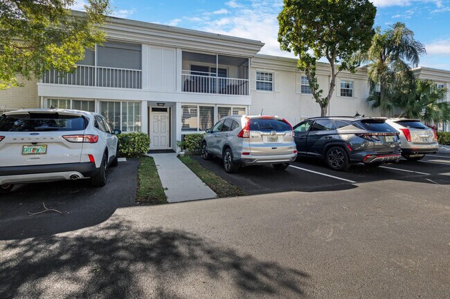 Building Photo - 6213 Bay Club Dr