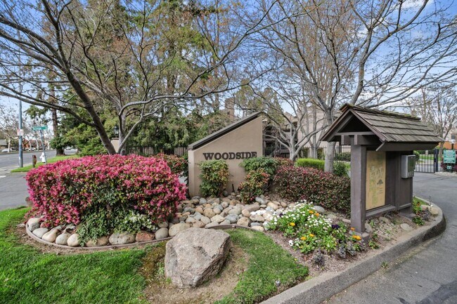 Primary Photo - LOVELY, SPACIOUS UPSTAIRS CONDO!