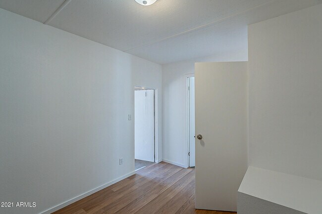 Building Photo - 334 N 83rd St