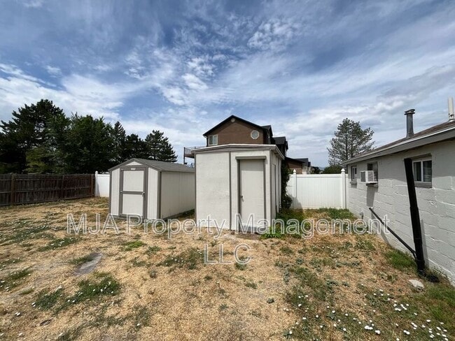 Building Photo - 11164 S Temple Dr