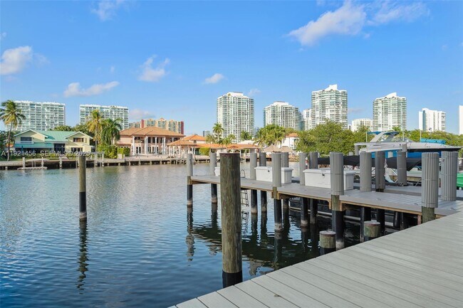 Building Photo - 429 Poinciana Island Dr