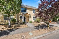 Building Photo - Charming North Portland 3-Bedroom Home wit...