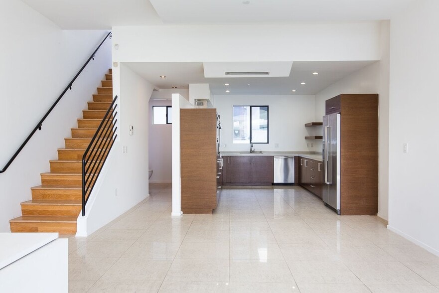 Building Photo - 8639 Whitworth Dr