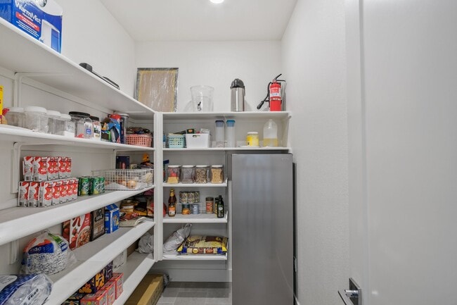 Building Photo - 2480 Iverstone St