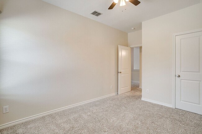 Building Photo - 3801 Weatherstone Dr