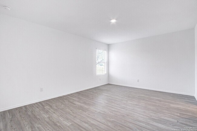 Building Photo - 15115 Greenfield Ml
