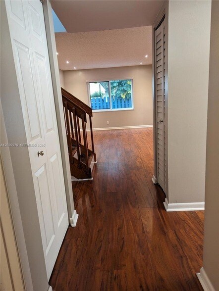 Building Photo - 3446 Oak Dr