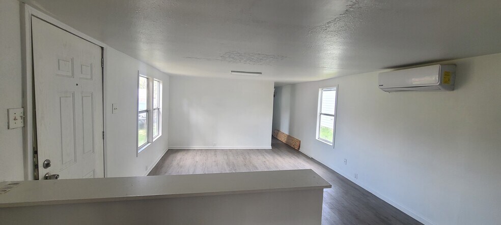 Building Photo - 11440 Underwood St