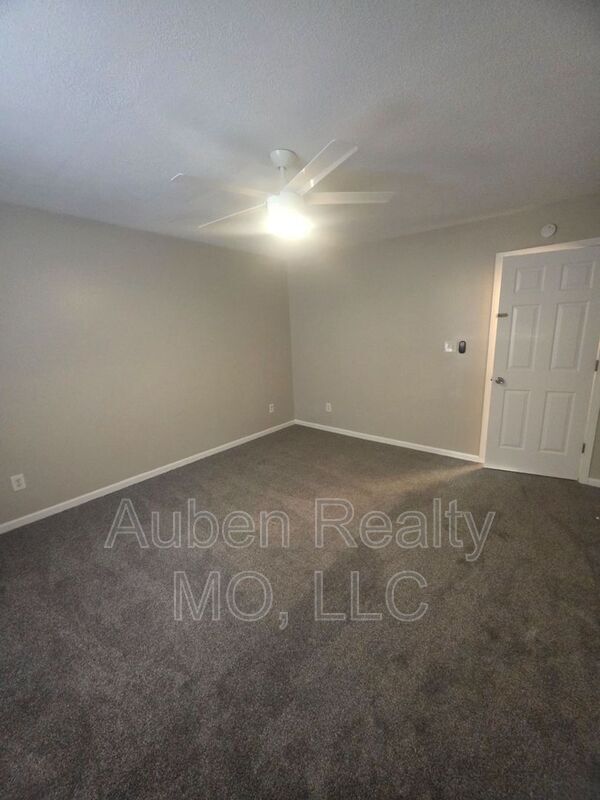 Building Photo - 7010 N Gower Ave