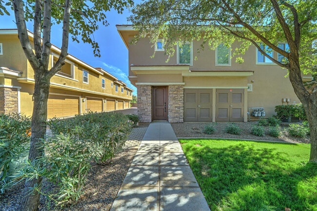 Building Photo - 5550 N 16th St