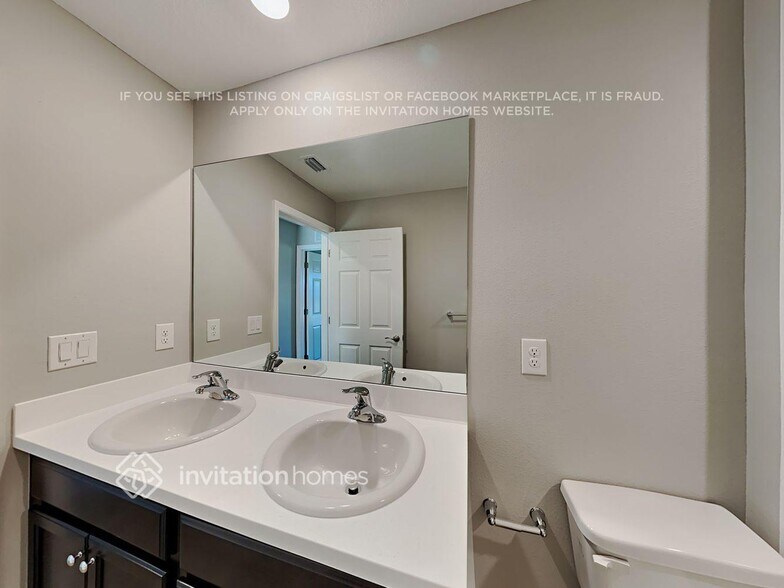 Building Photo - 319 SW 11th Pl