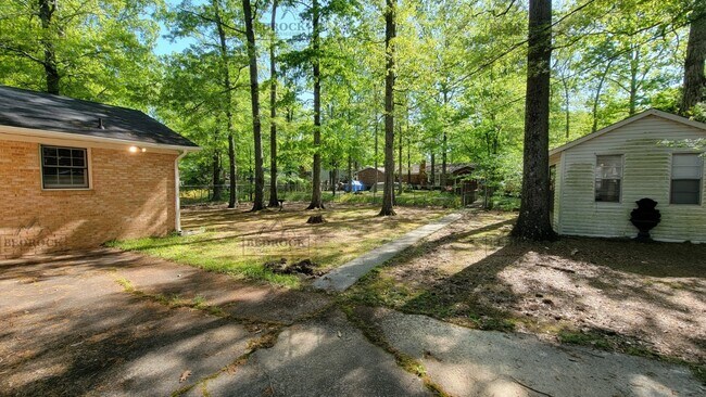 Building Photo - 1218 Byron Ave SW