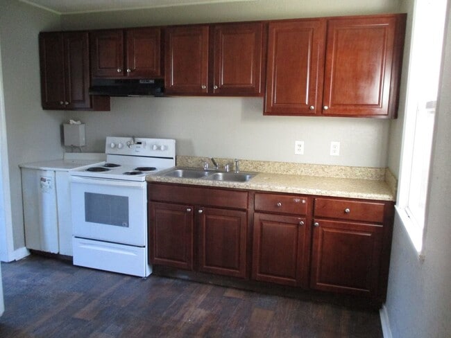 Building Photo - Charming two bedroom one bath duplex that is centrally located! Just minutes from area bases, sho...