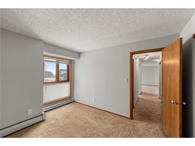 Building Photo - 433 S 7th St