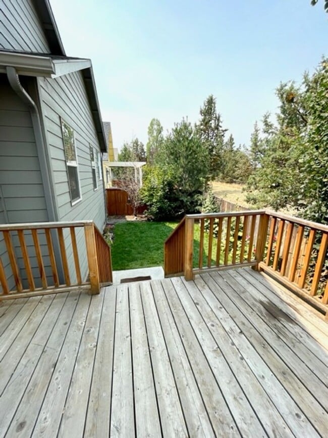 Building Photo - Gorgeous single level home in NE Bend!