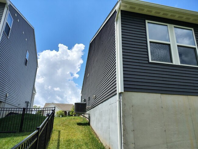 Building Photo - 1458 Catford Ct