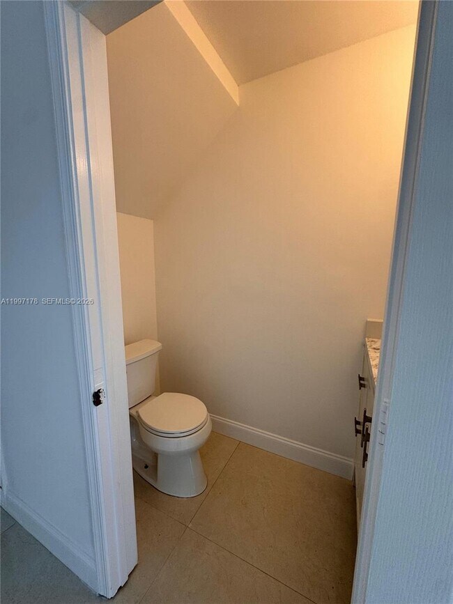 Building Photo - 16747 Hemingway Dr