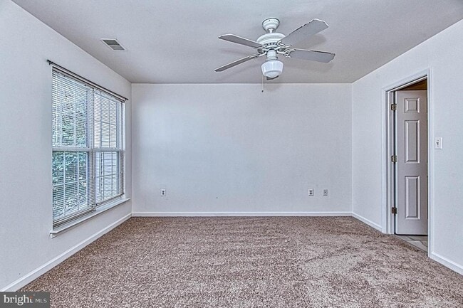Building Photo - 5832 Cowling Ct