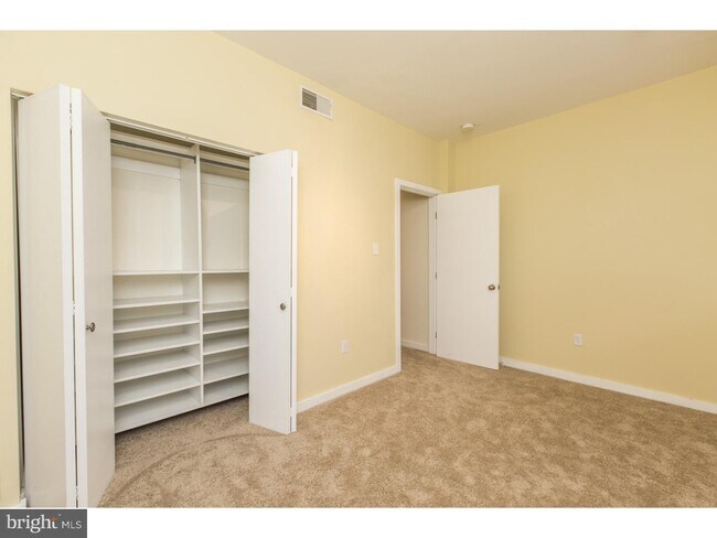 Building Photo - Amazing 3bd/2.5 Fairmount Home