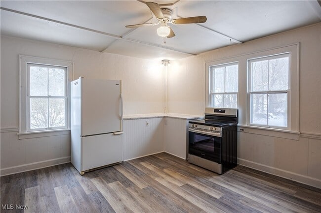 Building Photo - 15555 Munn Rd