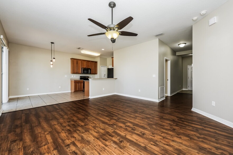 Building Photo - 901 Fern Leaf Dr