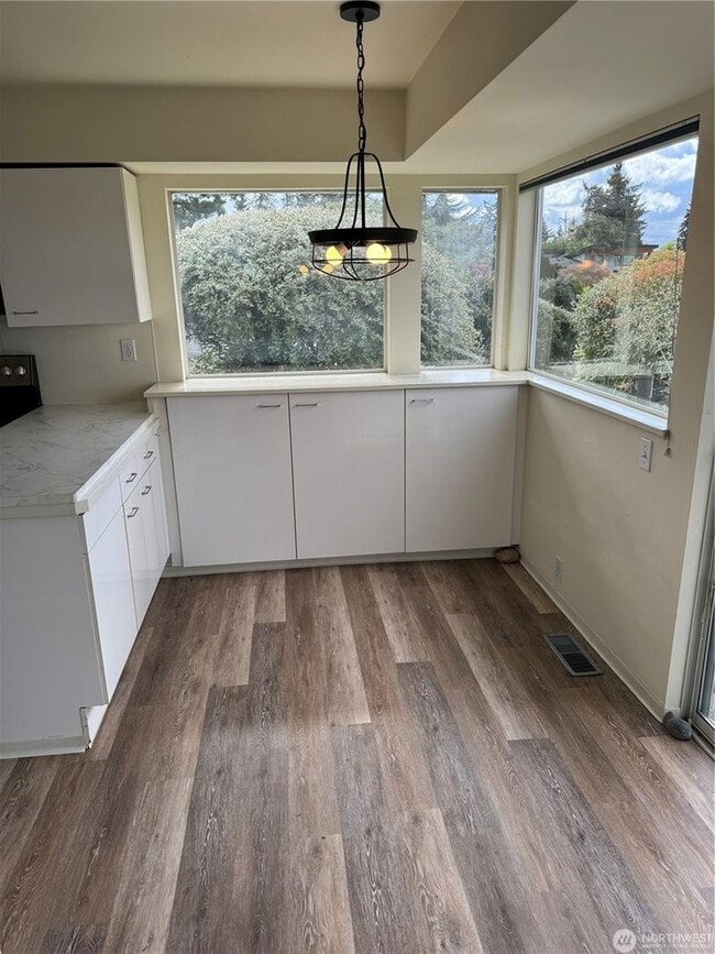 Building Photo - 3bd/1.75ba Bellevue Home