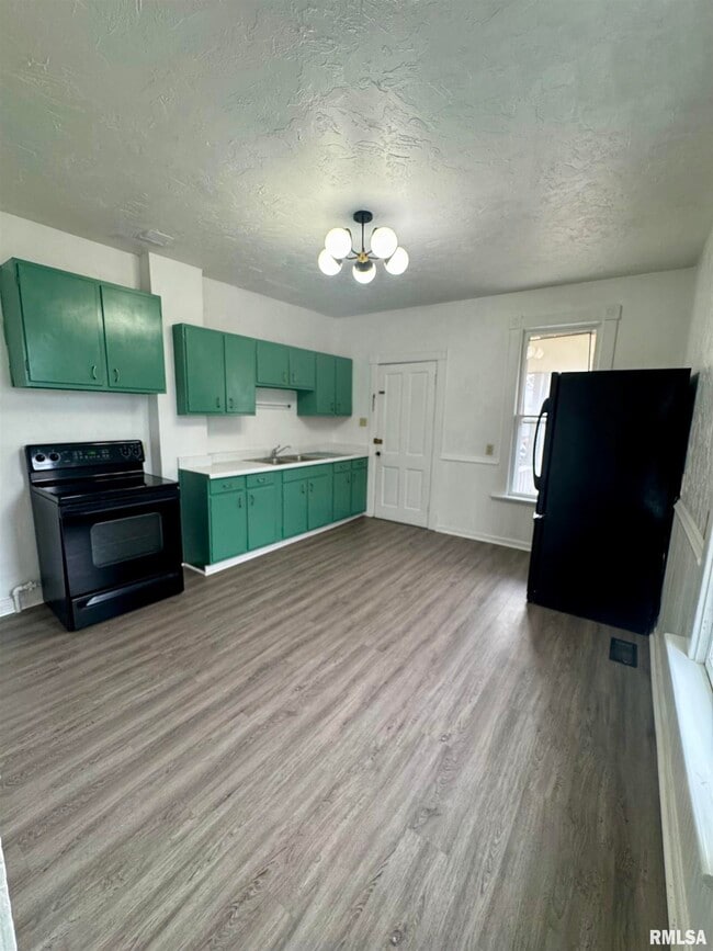 Building Photo - 2325 McKinley Ave