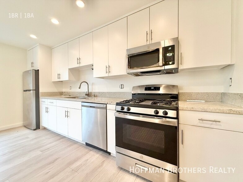 Building Photo - 3245 Drew St