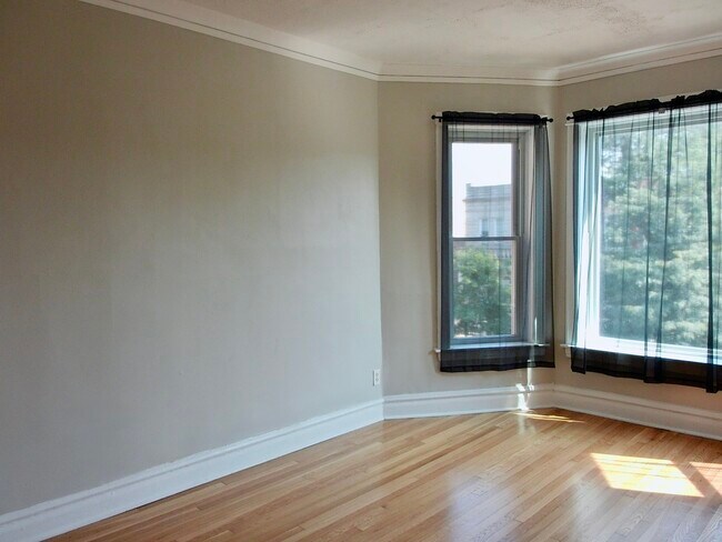 Building Photo - 3918 W Van Buren St