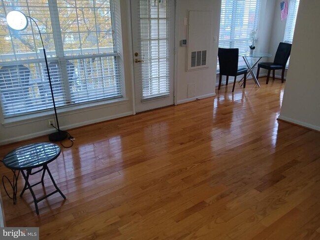 Building Photo - 4550 Strutfield Ln