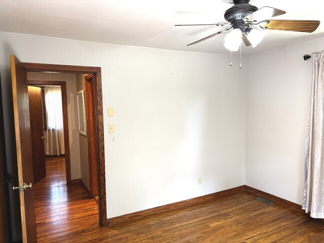 Building Photo - 4106 Woodlawn Pike