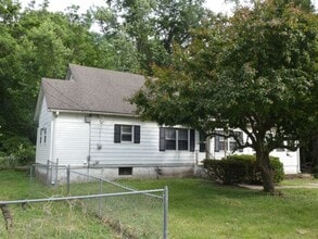 Building Photo - Riverside Home Ready to Lease-4701 N Green Hills Rd