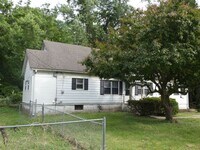 Building Photo - Riverside Home Ready to Lease-4701 N Green Hills Rd