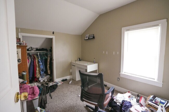 Building Photo - 804 Golfview Dr