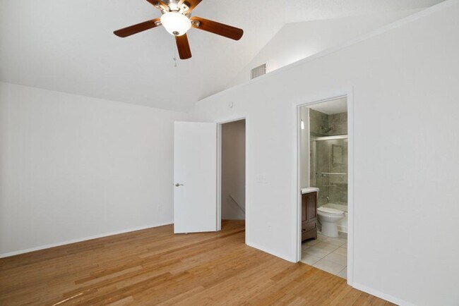Building Photo - 11901 Swearingen Dr