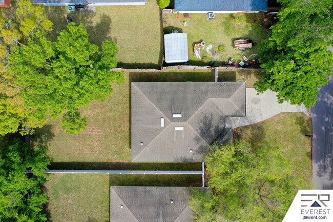 Building Photo - 734 Flora St