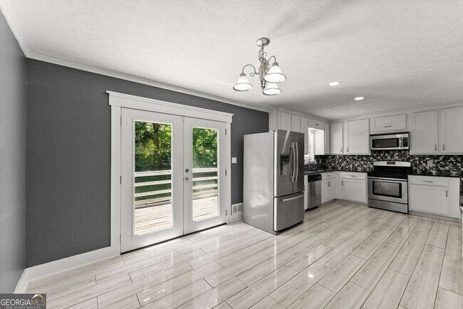 Building Photo - 4035 Thames Dr